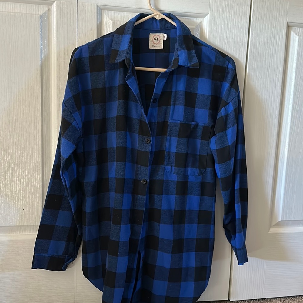 G&E top in perfect condition. Plaid with front pocket.